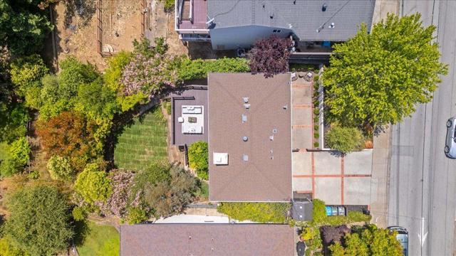 333 Oakview Drive, San Carlos CA: https://media.crmls.org/mediaz/936735b7-f95e-4b62-974f-212375fe2962.jpg