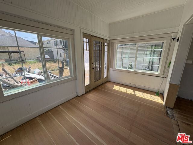 2320 W 25th Street, Los Angeles CA: https://media.crmls.org/mediaz/936754aa-729d-4426-888e-9bb722f192b0.jpg