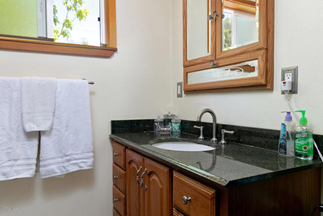 250 Verde Oak Drive, Oak View CA: https://media.crmls.org/mediaz/9367c76e-4fb5-4706-92e1-723f03feefbb.jpg