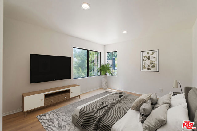 22960 Cass Avenue, Woodland Hills CA: https://media.crmls.org/mediaz/93681acf-c6d0-40f6-8caa-14023a5fcd9d.jpg