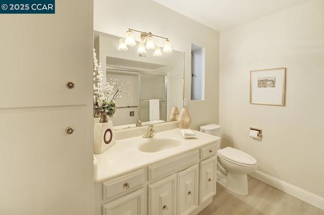 2900 Tice Creek Dr, Walnut Creek CA: https://media.crmls.org/mediaz/936830af-da71-46ce-8470-bca74c7e71b5.jpg