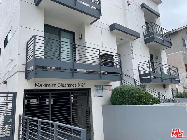 14822 Magnolia Boulevard, Sherman Oaks CA: https://media.crmls.org/mediaz/9368ace2-2e66-40d9-92c4-89fab52d9417.jpg