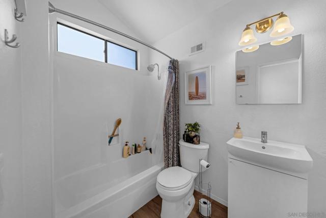 970 Marlin Dr, Vista CA: https://media.crmls.org/mediaz/9369003d-b95d-48a4-9ee6-a4ba0e058532.jpg