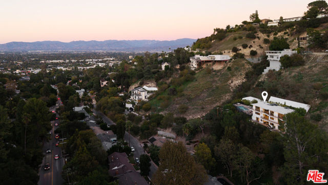 3820 Knobhill Drive, Sherman Oaks CA: https://media.crmls.org/mediaz/93694f35-e9a1-4f16-b80a-ab5070291c00.jpg