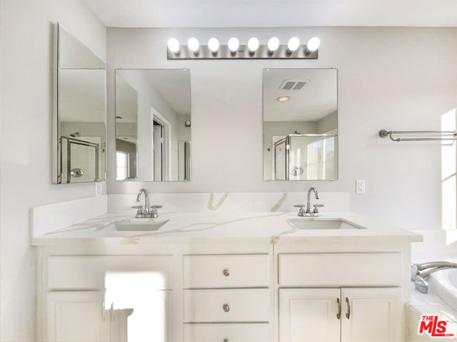 24130 Tango Drive, Valencia CA: https://media.crmls.org/mediaz/9369535d-2ba8-44a8-a8c9-a3f4aa42cae1.jpg