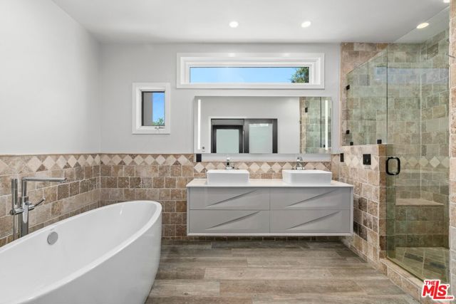 14100 Dickens Street, 8 photo 2