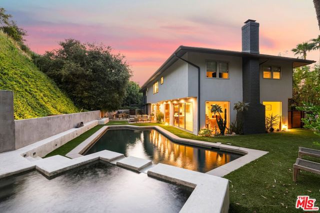 7712 Chandelle Place, Los Angeles CA: https://media.crmls.org/mediaz/9369b097-871c-45be-ab6e-e1d57ddd8e03.jpg