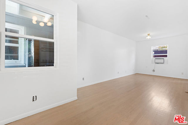 1205 Appleton Way, Venice CA: https://media.crmls.org/mediaz/9369c513-5bac-4d5d-b443-57d73d1d8ee2.jpg