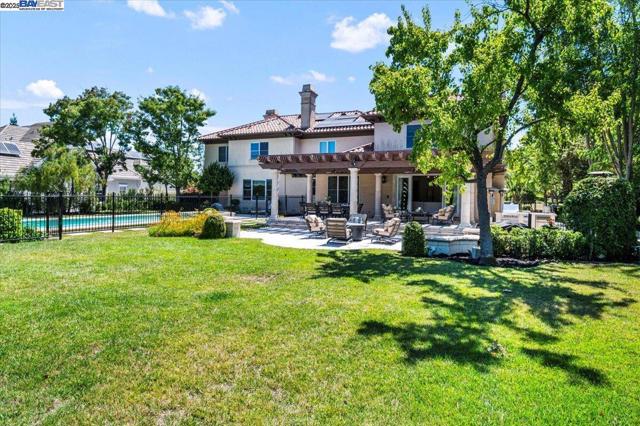 1137 Via Di Salerno, Pleasanton CA: https://media.crmls.org/mediaz/9369cdd4-25f3-4ec5-a55c-457707e92de3.jpg