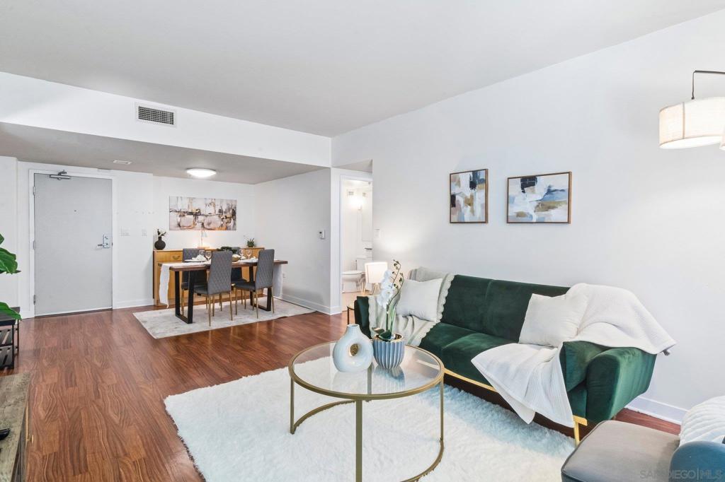 425 W Beech St - photo 6