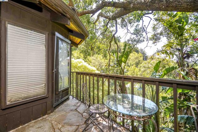 21 Red Rock Way, San Rafael CA: https://media.crmls.org/mediaz/936a5e11-a956-48f3-9282-8b28506184ef.jpg