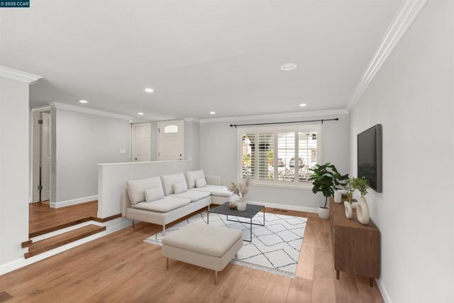 4403 Winterberry Ct, Concord CA: https://media.crmls.org/mediaz/936a8426-f5f6-4c29-bfc5-5e4964528ca9.jpg