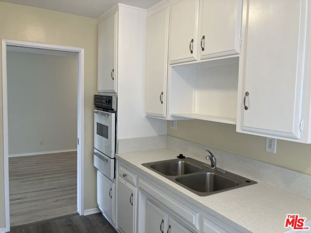 7521 Hampton Avenue, West Hollywood CA: https://media.crmls.org/mediaz/936aa896-e120-4ce2-983e-d4b0c1fa3742.jpg