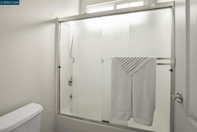 1162 Waverly Cir, Hercules CA: https://media.crmls.org/mediaz/936b1bc6-3ac9-4f4e-99c4-191740a7e9be.jpg