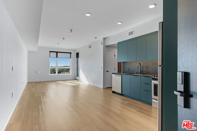 10601 Washington Boulevard, Culver City CA: https://media.crmls.org/mediaz/936b531e-72f1-43e3-9dcc-d13469d5a756.jpg