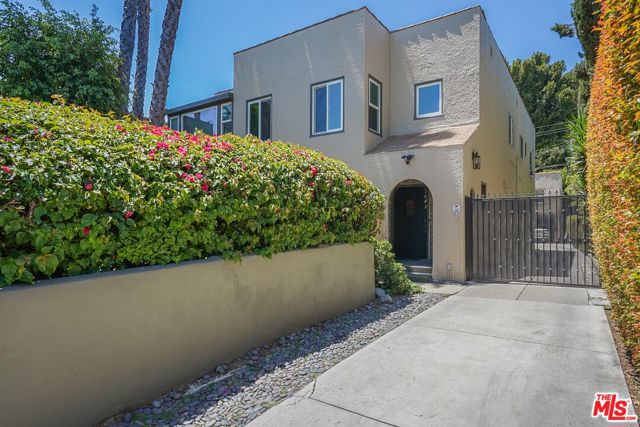 1043 1/2 N La Jolla Avenue, Los Angeles CA: https://media.crmls.org/mediaz/936b6238-e9cb-4365-b0ef-a00421e554be.jpg