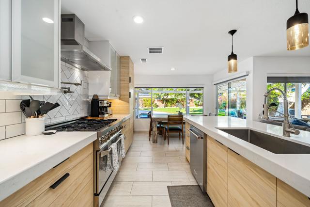 74277 Myrsine Avenue, Palm Desert CA: https://media.crmls.org/mediaz/936bf640-4819-4073-83e4-233089e01c53.jpg