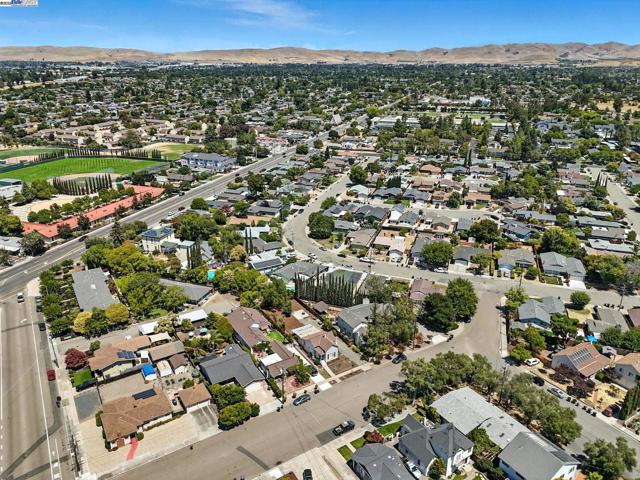 772 Mcleod St, Livermore CA: https://media.crmls.org/mediaz/936c11a6-88d9-49be-8501-d439b29f624b.jpg