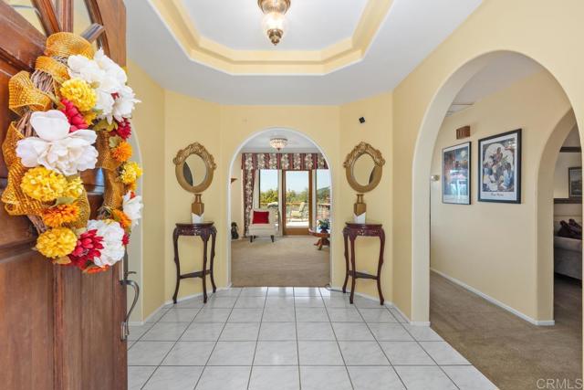 Detail Gallery Image 7 of 54 For 2394 Vista Grande, Vista,  CA 92084 - 3 Beds | 2/1 Baths