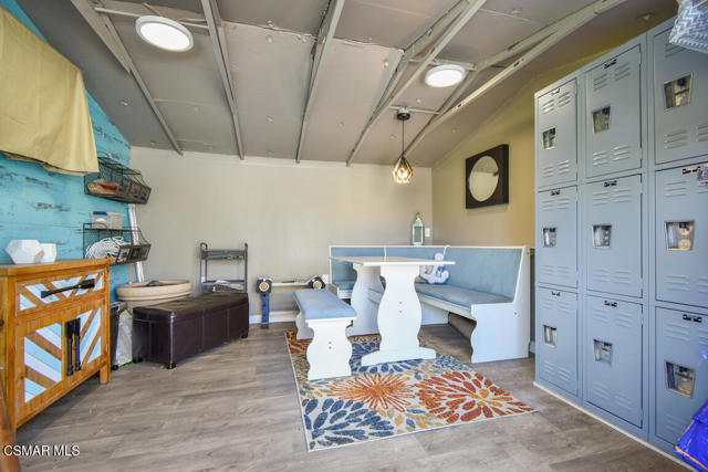 7761 Balcom Avenue, Reseda CA: https://media.crmls.org/mediaz/936cb325-efda-4297-86b8-7a0db2ea8b39.jpg