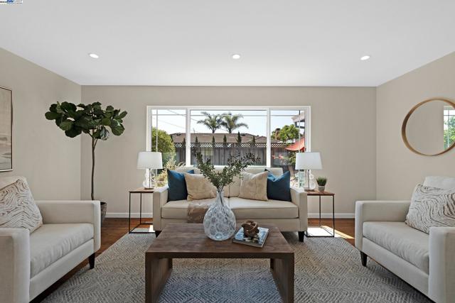5266 Troy Ave, Fremont CA: https://media.crmls.org/mediaz/936d7282-ab98-47fd-b579-9c322a9e350f.jpg