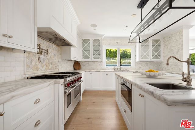 1214 Coldwater Canyon Drive, Beverly Hills CA: https://media.crmls.org/mediaz/936d86cb-0dab-49b0-9f22-78970df97759.jpg