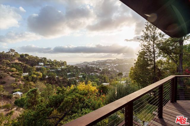 7420 Cervantes Place, Los Angeles CA: https://media.crmls.org/mediaz/936db605-ec87-418b-b384-00a97d1daf88.jpg