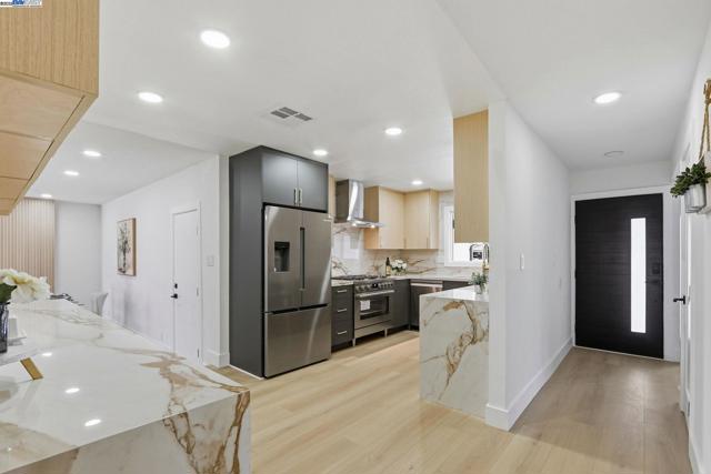 32252 Coronation dr, Union City CA: https://media.crmls.org/mediaz/936ddc25-658d-4adc-9c7e-93dc4616159c.jpg