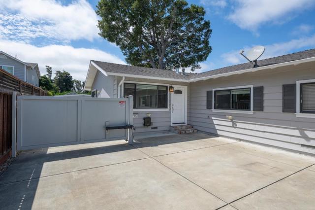 725 Laurel Avenue, Burlingame CA: https://media.crmls.org/mediaz/936de3d2-3b11-42c3-8673-b3a150d5f43d.jpg