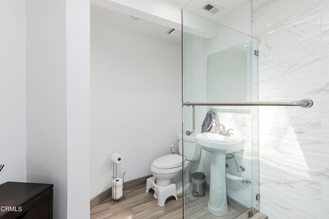 2516 Roosevelt Boulevard, Oxnard CA: https://media.crmls.org/mediaz/936e6dac-6194-4682-bd8a-aa34585c767c.jpg