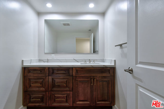 23637 Park Belmonte, Calabasas CA: https://media.crmls.org/mediaz/936e9b63-da30-4f54-99c9-8cfccbca312f.jpg