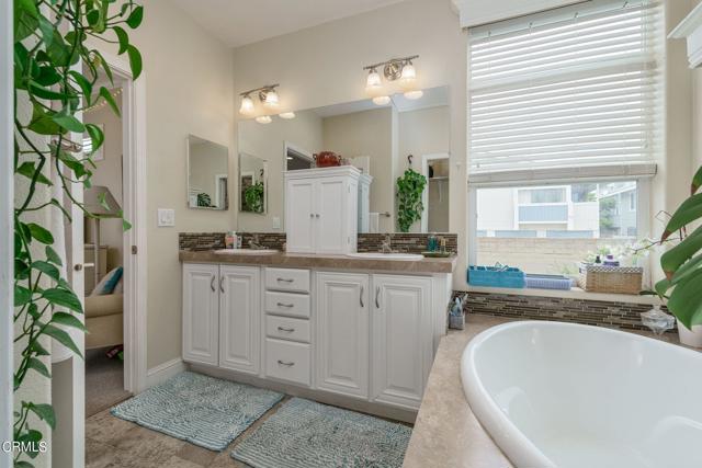 5540 W 5th Street, Oxnard CA: https://media.crmls.org/mediaz/936ec0d4-add5-4c04-8660-afc68f535af7.jpg