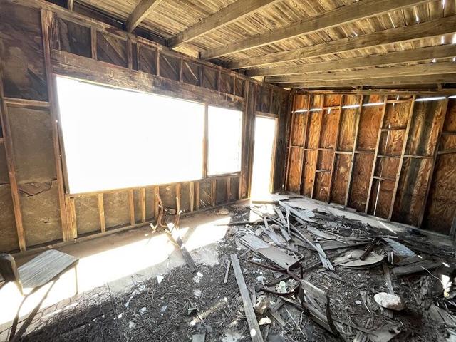 216 Jesse Road, Landers CA: https://media.crmls.org/mediaz/936f1ad6-1510-47fc-a411-06e70c0c1024.jpg