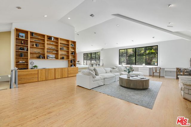 515 Warner Avenue, Los Angeles CA: https://media.crmls.org/mediaz/936f8751-7c80-4df9-929e-4c22d2f7b81a.jpg