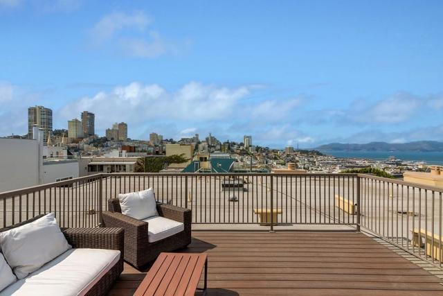 383 Lombard Street, San Francisco CA: https://media.crmls.org/mediaz/936fb63a-cd69-4959-b81b-e57ca8e4ad0d.jpg