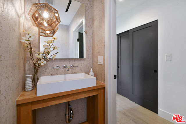 3221 Elvido Drive, Los Angeles CA: https://media.crmls.org/mediaz/93710c47-3f11-4691-bfa9-f9e147d3f73c.jpg
