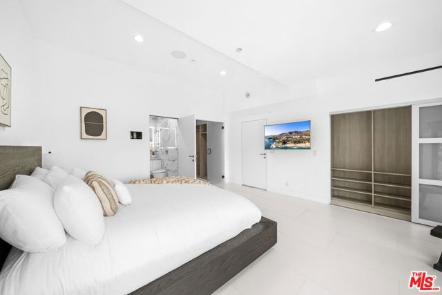 7141 Woodrow Wilson Drive, Los Angeles CA: https://media.crmls.org/mediaz/93716065-a6cb-46a7-804b-31e659f8f6ee.jpg