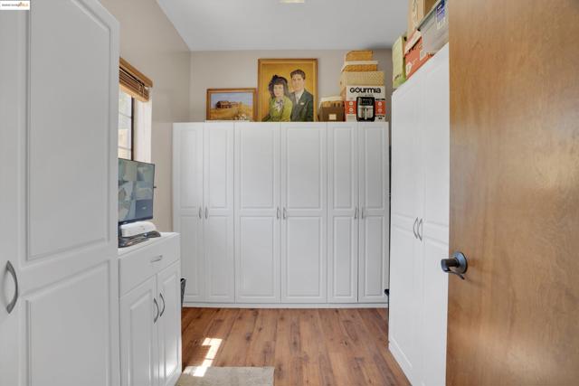 2960 Almondwood Pl, Oakley CA: https://media.crmls.org/mediaz/9371a252-794f-4448-a8d6-ddf331eceb02.jpg