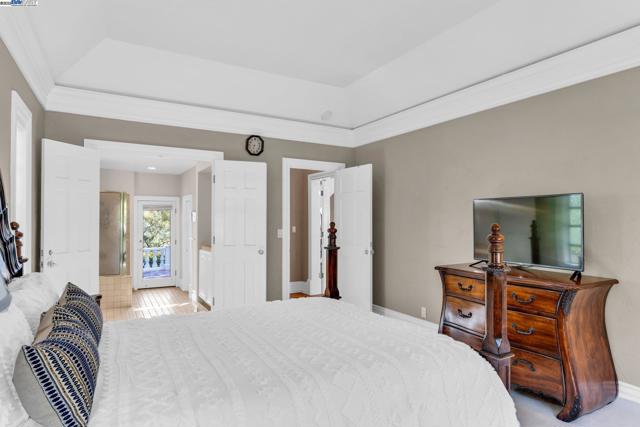219 Valley Oaks Dr, Alamo CA: https://media.crmls.org/mediaz/9371f25a-d216-46e6-a1b7-3c446515e3b2.jpg