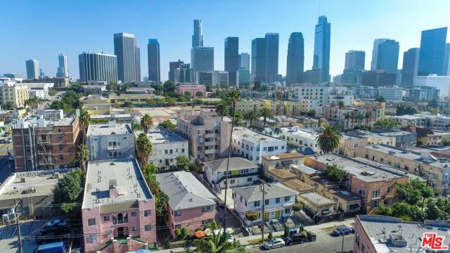 318 Columbia Avenue, Los Angeles CA: https://media.crmls.org/mediaz/93720993-24da-400d-9301-75f8b7730d9c.jpg