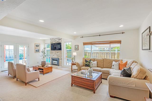 3335 Cornish Ct, Fremont CA: https://media.crmls.org/mediaz/937392bc-0832-4abd-9c5f-3dbeff36420b.jpg