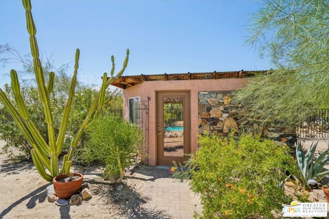 22950 Henry Road, Desert Hot Springs CA: https://media.crmls.org/mediaz/93739f87-3eaf-4941-8ed4-9695336d28a6.jpg