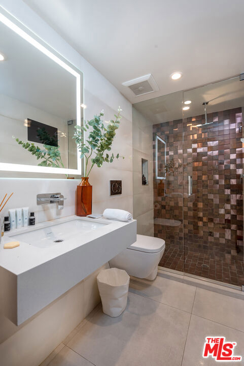 4338 Gayle Drive, Tarzana CA: https://media.crmls.org/mediaz/9373d271-7a10-4218-9231-8946ad86c039.jpg