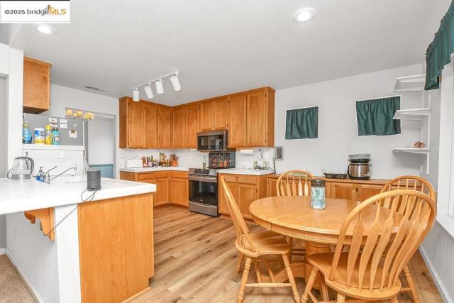 5125 Monitor Pass Way, Antioch CA: https://media.crmls.org/mediaz/9373eeb1-323b-4ba2-bd13-3066cae85a36.jpg