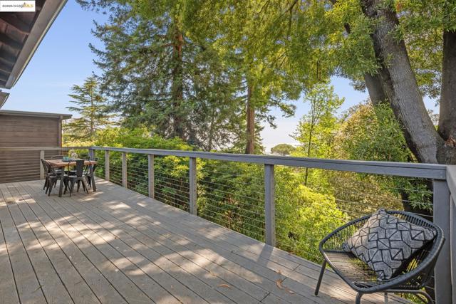 1270 Queens Rd, Berkeley CA: https://media.crmls.org/mediaz/93743f1d-6fc6-4612-93d0-dc089655f46e.jpg