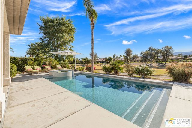 38 Calle Del Norte, Rancho Mirage CA: https://media.crmls.org/mediaz/93746274-48c8-42a7-8f7b-b03f0bcf95b1.jpg