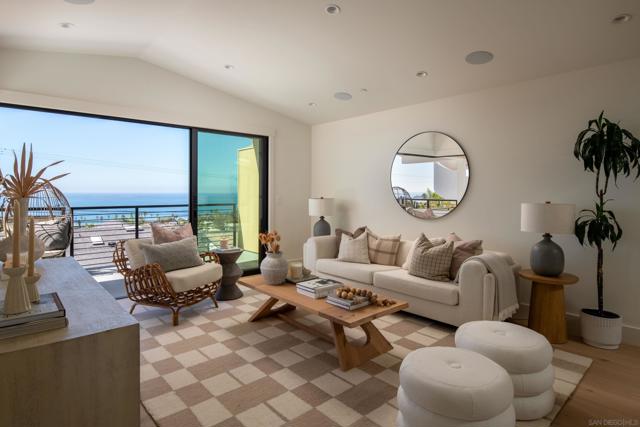 2262 Cambridge Ave, Cardiff by the Sea CA: https://media.crmls.org/mediaz/93746b00-94a5-48a8-808e-8e56b992679e.jpg