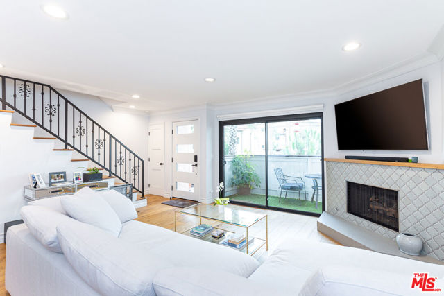 1625 Idaho Avenue, Santa Monica CA: https://media.crmls.org/mediaz/9374d113-5003-41fc-ae4a-4c7d68b30648.jpg
