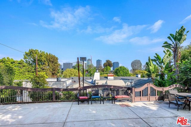 10321 Rochester Avenue, Los Angeles CA: https://media.crmls.org/mediaz/937524a7-d970-417c-853e-54e205852d54.jpg