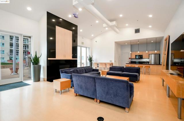 1 Lakeside Dr, Oakland CA: https://media.crmls.org/mediaz/9375cd5b-2255-4705-9431-7d6f51888ef8.jpg